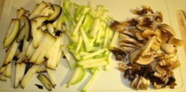 гречневая лапша с овощами и креветками