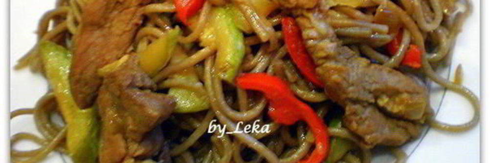 Гречневая лапша с овощами и мясом