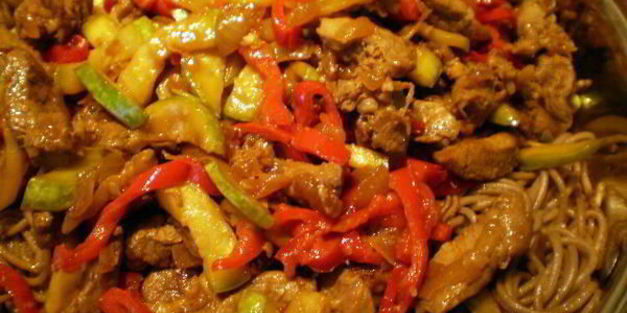 гречневая лапша с овощами и мясом