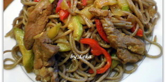 гречневая лапша с овощами и мясом