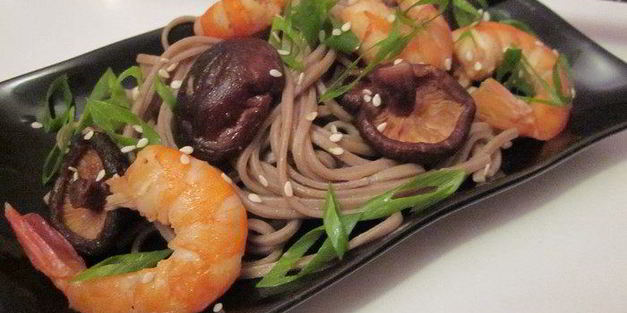 гречневая лапша соба с грибами и креветками