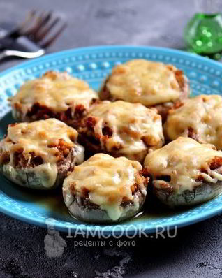 Шампиньоны, фаршированные курицей и сыром