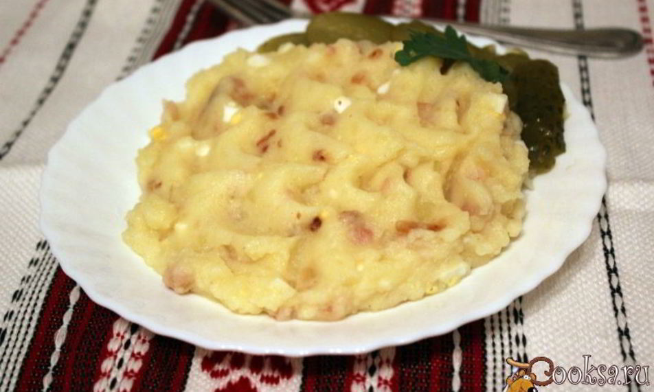 Рецепт картофельное пюре с беконом, луком и вареным яйцом