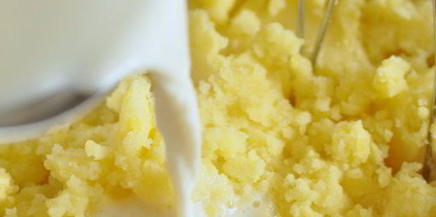 картофельное пюре с печеным чесноком и петрушкой