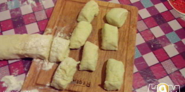 картофельные клецки в соусе с луком-пореем