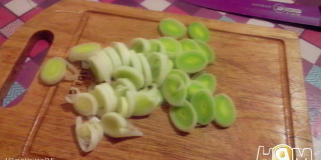 картофельные клецки в соусе с луком-пореем