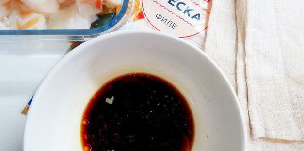 китайская рисовая лапша с имбирной рыбой