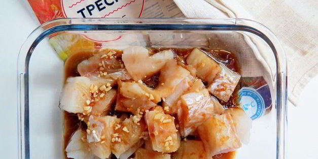 китайская рисовая лапша с имбирной рыбой