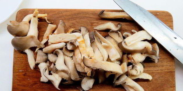 китайская рисовая лапша с имбирной рыбой