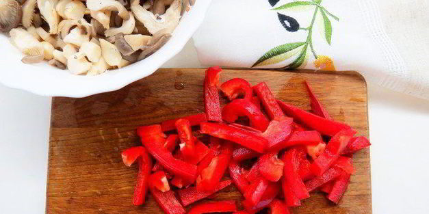 китайская рисовая лапша с имбирной рыбой