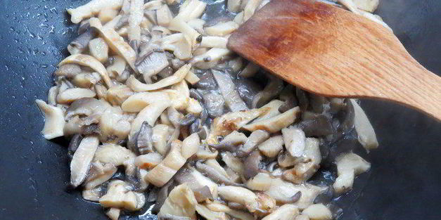 китайская рисовая лапша с имбирной рыбой