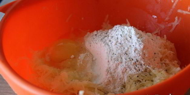 котлетки из картофеля с соусом из тунца