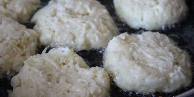 котлетки из картофеля с соусом из тунца