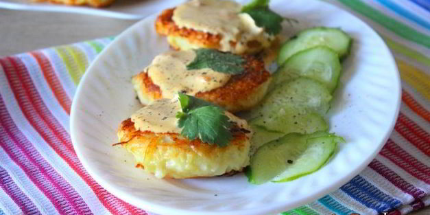 котлетки из картофеля с соусом из тунца