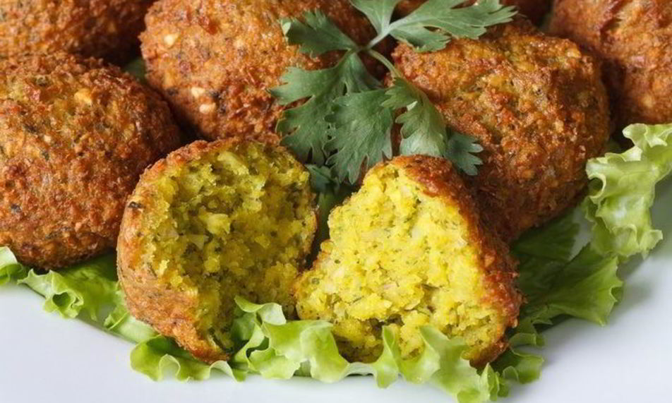 Рецепт котлетки из нута и овощей на листовой зелени