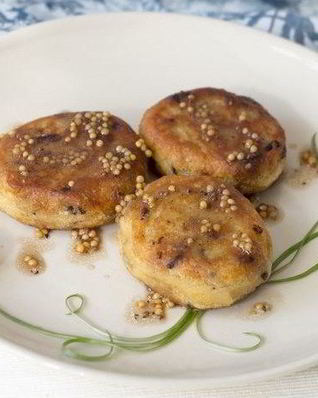 Котлеты из чечевицы с горчичным соусом