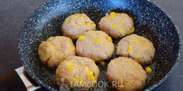 котлеты из консервированного тунца и кукурузы