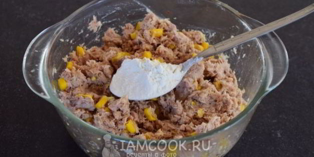 котлеты из консервированного тунца и кукурузы