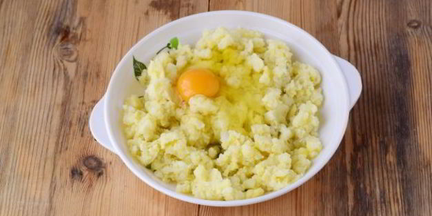 котлеты картофельные с грибной подливкой