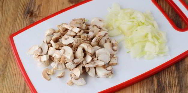 котлеты картофельные с грибной подливкой