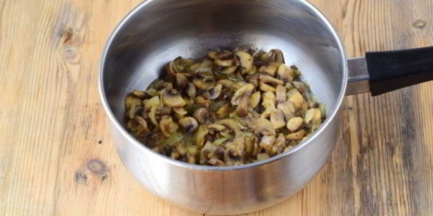 котлеты картофельные с грибной подливкой