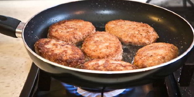 котлеты под соусом