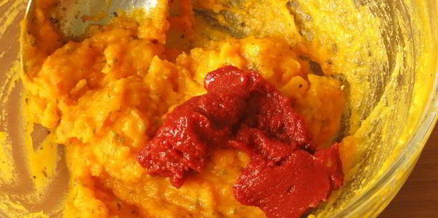 котлеты-привидения с пряным тыквенным соусом