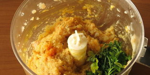 котлеты-привидения с пряным тыквенным соусом