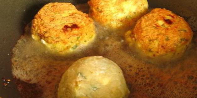 котлеты-привидения с пряным тыквенным соусом