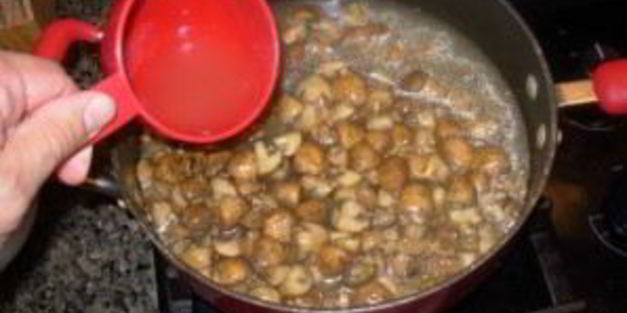 котлеты с грибной поливкой