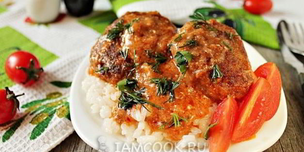 котлеты с подливкой на сковороде