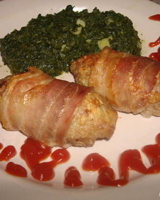 Котлеты с розмарином в беконе