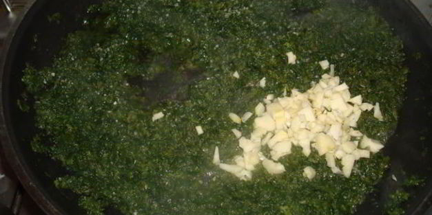 котлеты с розмарином в беконе