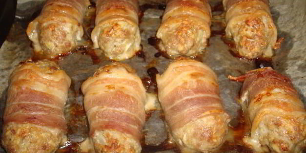 котлеты с розмарином в беконе