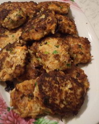 Куриные котлетки с морковью и зеленым луком