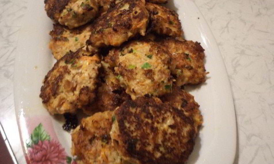 Рецепт куриные котлетки с морковью и зеленым луком