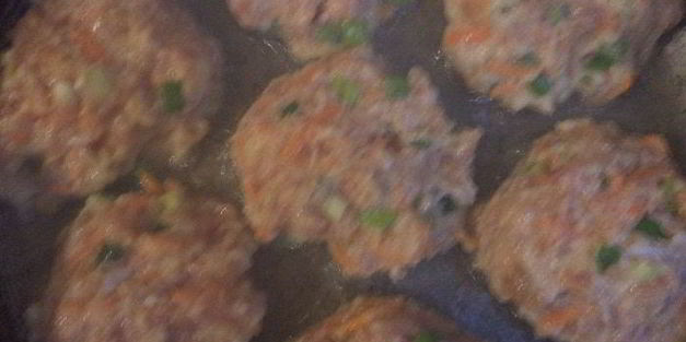 куриные котлетки с морковью и зеленым луком