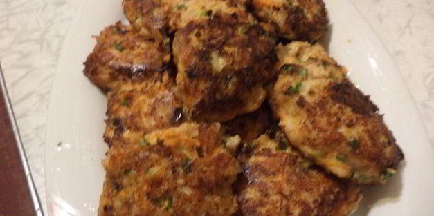 куриные котлетки с морковью и зеленым луком