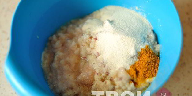 куриные котлеты с яблоком и манкой, запеченные в духовке