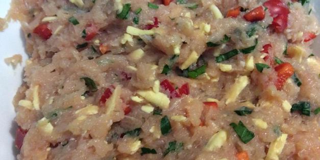 нежные куриные котлеты с болгарским перцем и сыром