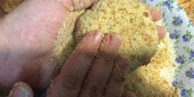 нежные куриные котлеты с болгарским перцем и сыром