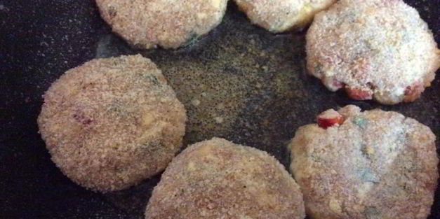 нежные куриные котлеты с болгарским перцем и сыром