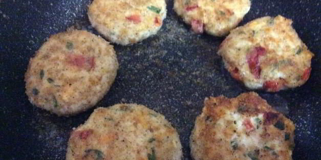 нежные куриные котлеты с болгарским перцем и сыром