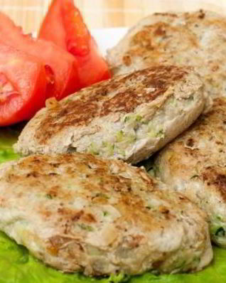 Нежные куриные котлеты с кабачком и луком