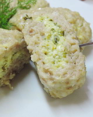 Паровые куриные котлеты с творожно-сырной начинкой