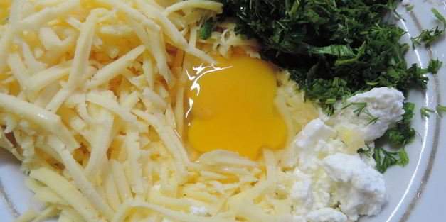 паровые куриные котлеты с творожно-сырной начинкой