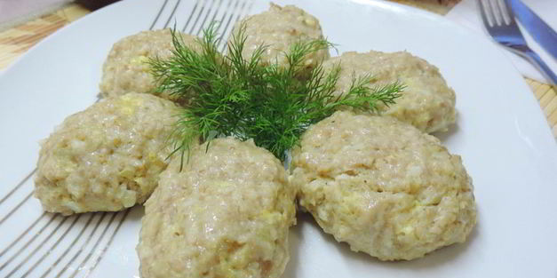 паровые куриные котлеты с творожно-сырной начинкой