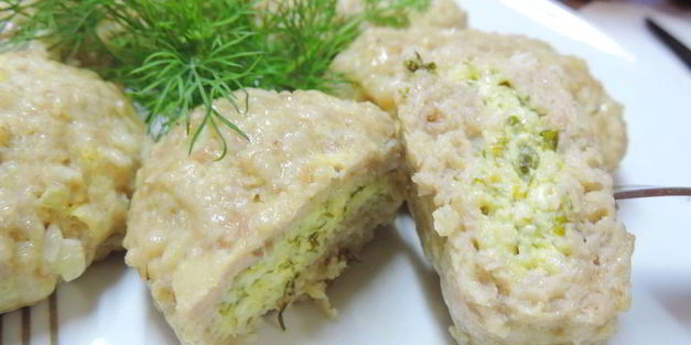 паровые куриные котлеты с творожно-сырной начинкой
