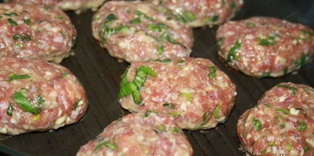 пикантные котлетки-гриль с кинзой