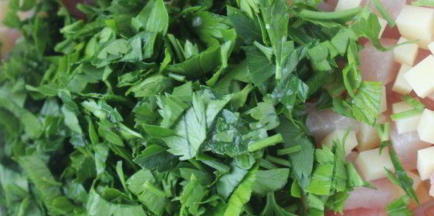 рубленые куриные котлеты с лесными грибами и сыром джюгас